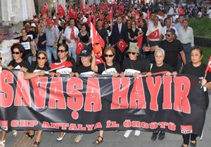 CHP Antalya'da “Savaşa hayır” dedi